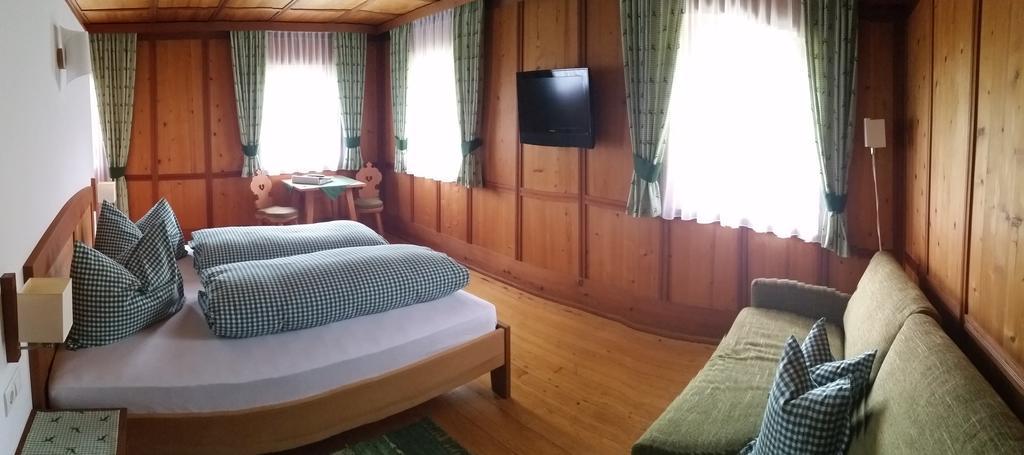 Berggasthaus Agritur Moserhof Braies  Exterior foto